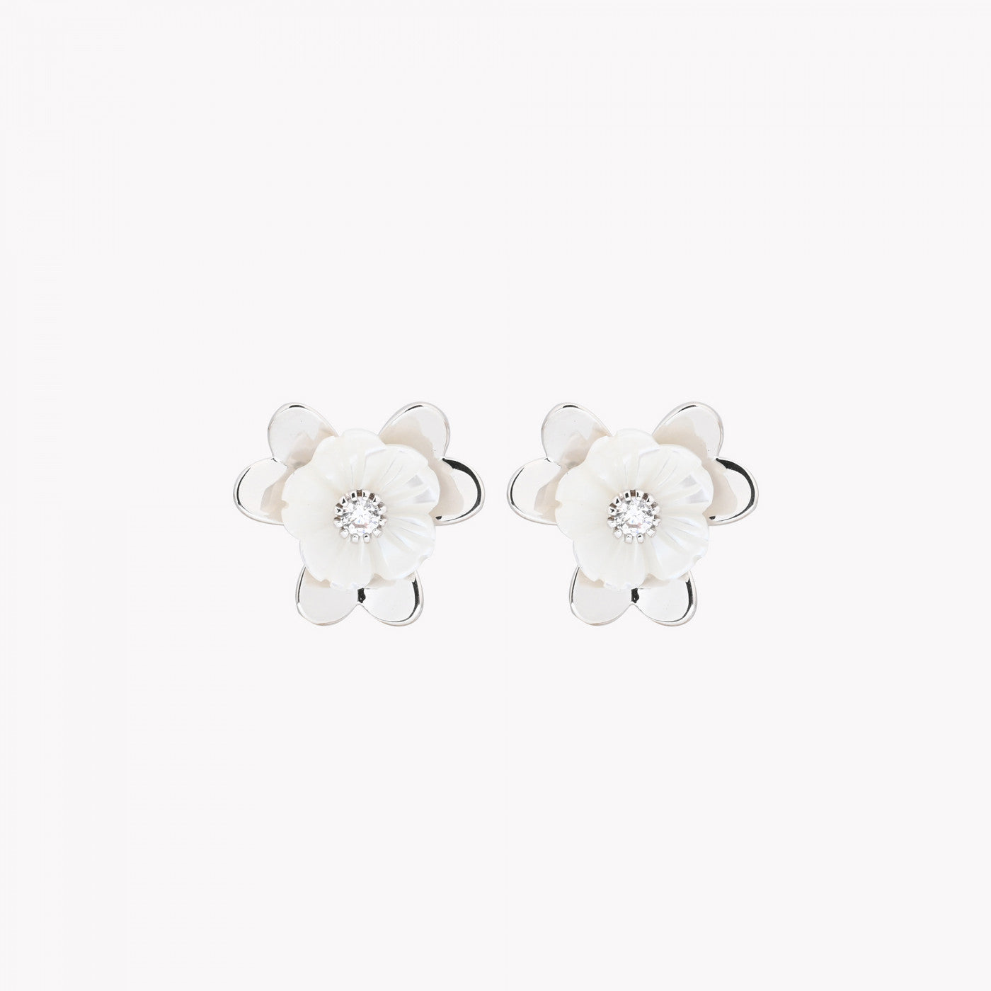 Brinco Flor Madrepérola | Semijoia