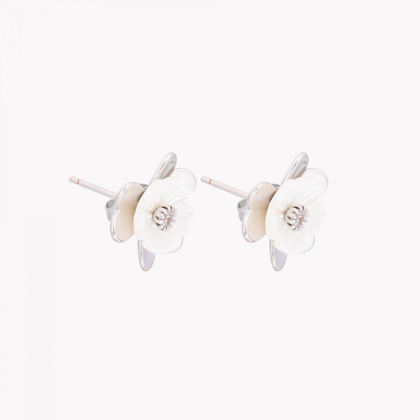 Brinco Flor Madrepérola | Semijoia