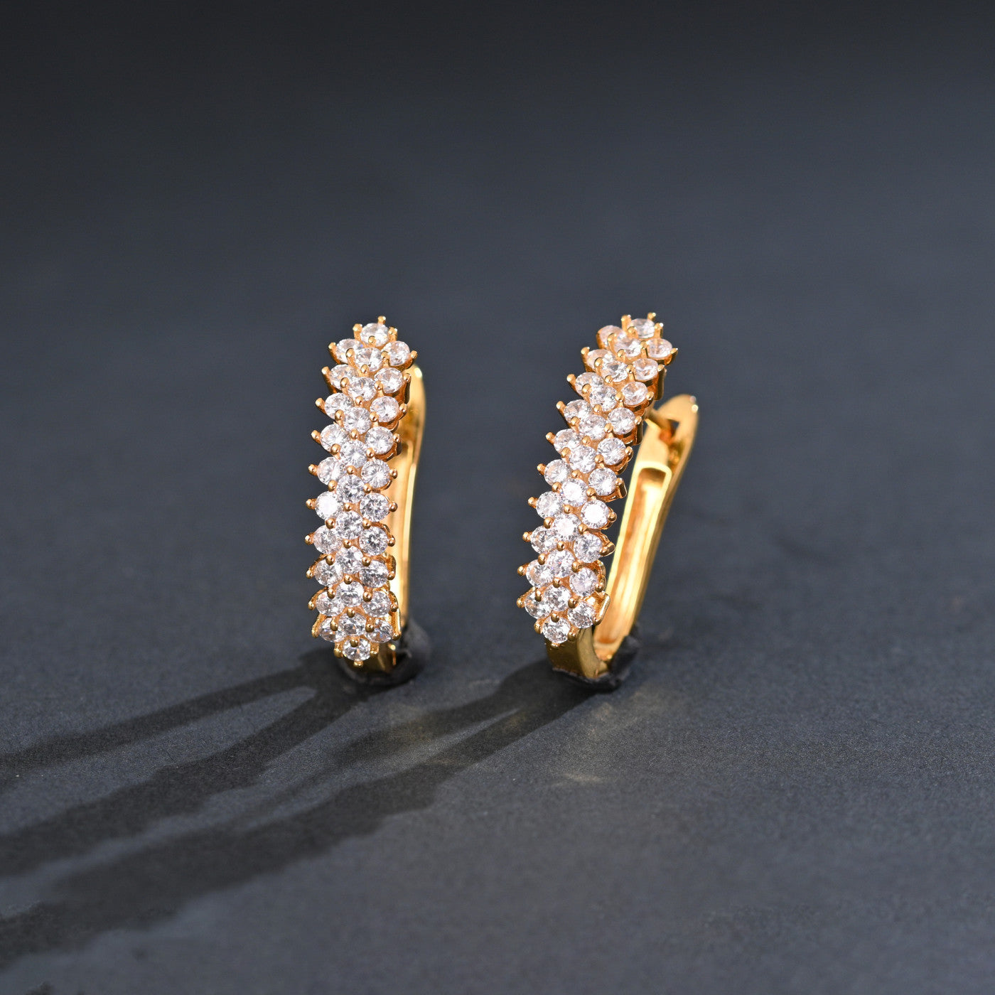 Argolas Oval com Brilhantes | Semijoia